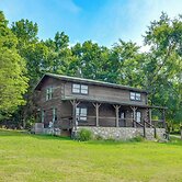 ~ 10 Mi to Downtown: Murfreesboro Area Cabin