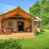 Nice Tent Lodge Near a Lake