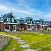 Sustainable Water Villa With Dishwasher, by a Lake