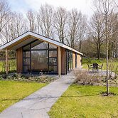 Scenic Retreat by the Lake