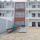 OYO 94070 The Cozzy Exclusive Syariah