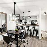 NEW Renovated Fabulous 2 bed 2 Bath Pool View