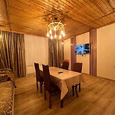 Cozy House With Swimming Pool Near City Center