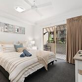 Lux Apartment Cairns - 9 Pools BBQ Gym