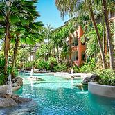 Lux Cairns - 9 Pools BBQ and Gym