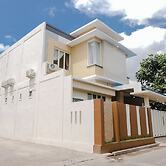 OYO 1247 Antosa Family Residence