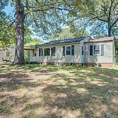 1 Mi to Robins Afb: Family-friendly Home!
