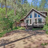 6 Mi to Mt Union: Peaceful Cabin w/ Deck
