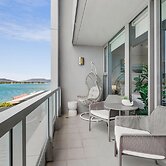 Lux Waterfront - Prime Location Pool Gym Sauna