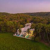 Legacy by Hireavilla- Full Field View Villa w Pool