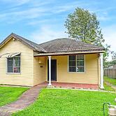 Metawise/parramatta Cozy Room With Furniture Wifi