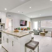 Chic North Miami House ~ 7 Mi to Hard Rock Stadium