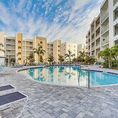 Chic Sarasota Condo w/ Balcony: 2 Mi to Beaches!