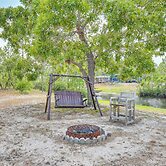 Family-friendly Harrells Home w/ Fire Pit + Kayaks