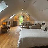 Cozy Studio Attic Retreat in Bettws Newydd
