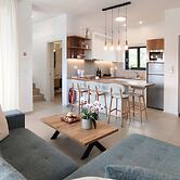 Cream Cozy Getaway - 3 Pearls Pool Retreat