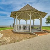 Eclectic Mandeville Home: Walk to Lakefront Park