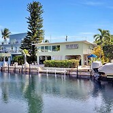 Delightful Vacation Home Located In The Popular Islamorada Neighborhoo