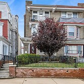 Elegant 5br Townhome In Prime Location 5 Bedroom Townhouse by RedAwnin