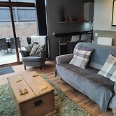 1-bed Apartment - Sleeps 2 & Private Parking