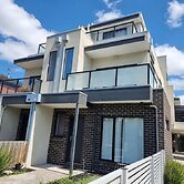 Rosie Townhouse at Gordon - Prime Location