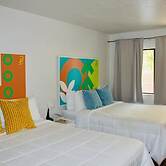 1/1 Condo-hotel With Double bed and Community Pool Miles From Disney!