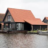 Villa by Weerribben Park