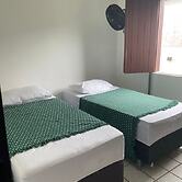 Quarto com 2 camas de solteiros