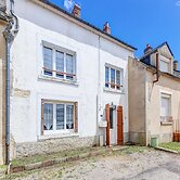 Traditional Holiday Home in Brinon sur Beuvron