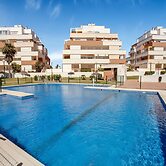 Beachside Apartment With Pool
