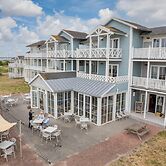 Luxury Suite With air Conditioning, Near the Beach