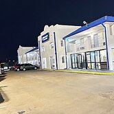 Dreamland Inn and Suites