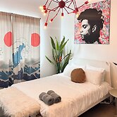 Massive Compound 20 Beds-6 min walk