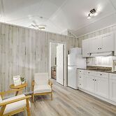 Picayune Tiny Home Rental ~ 11 Mi to Space Center!