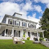 The Roxbury at Stratton Falls