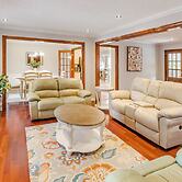 Private Pool Paradise 4 Bedroom Home by RedAwning