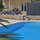 Shadesofblue M & M Sleeps 4 With Pool