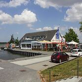 Hausboot Floating House Leni in Ribnitz-damgarten