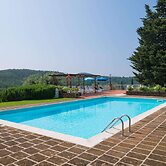 Montaione Charm: Spacious Haven