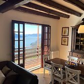 Charming Holiday Home With Lake View