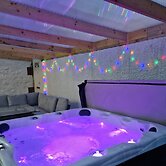 Kildonan House Village Centre Sleep 8 With hot tub