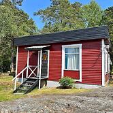 6 Person Holiday Home in Djurhamn