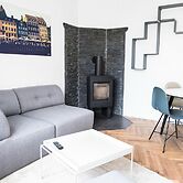 Beautiful 2-bed w Large Balcony