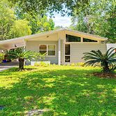 Mid-century Gainesville Getaway: 3 Mi to UF Campus