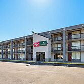 HomeTowne Studios by Red Roof Richmond - Airport/Sandston