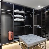 Luxury Clarendon 4-BR Homestay - McVeigh