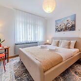 Family Friendly Apartment With Parking