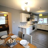 3 Bed House - Sleeps 6 - Fully Refurbished