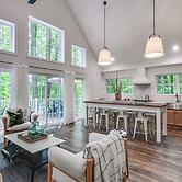 Treasure Lake Home w/ Deck: Walk to Bimini Lake!