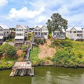 Waterfront Bliss: Wheeler Lake Retreat w/ Dock!
